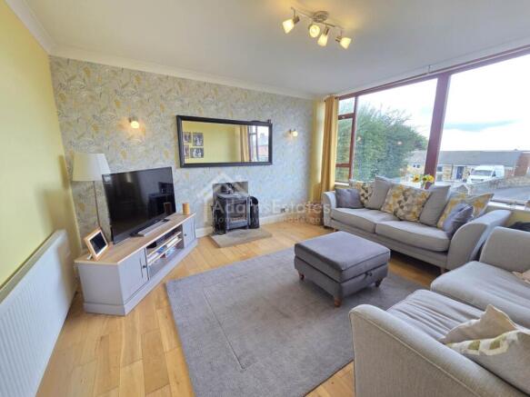 5 bed Detached for sale Image 7