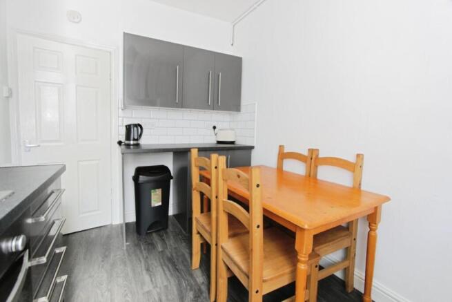 4 bed House for sale Image 7
