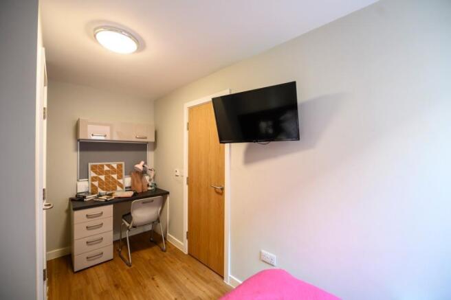 2 bed Apartment to rent Image 4