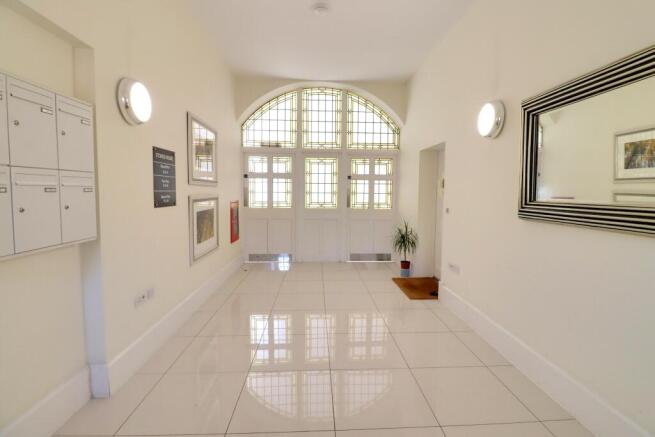COMMUNAL ENTRANCE