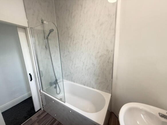 2 bed Terraced to rent Image 11