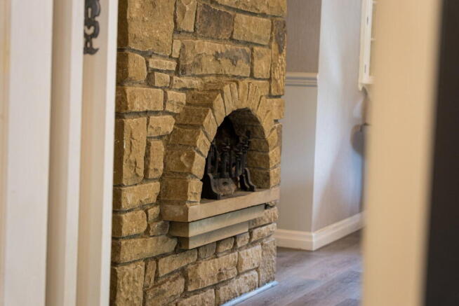 5 bed Detached for sale Image 10