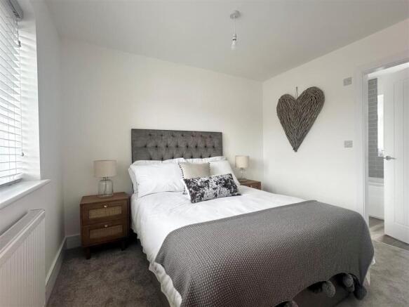 1 bed Detached for sale Image 7
