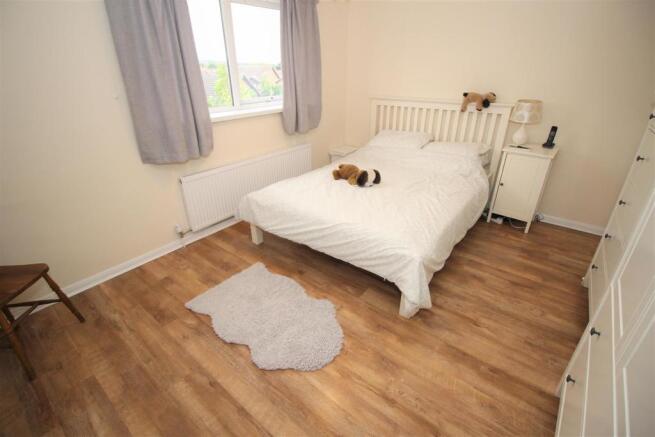 bedroom 1 (2).JPG