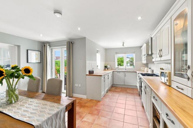 4 bed Detached for sale Image 6