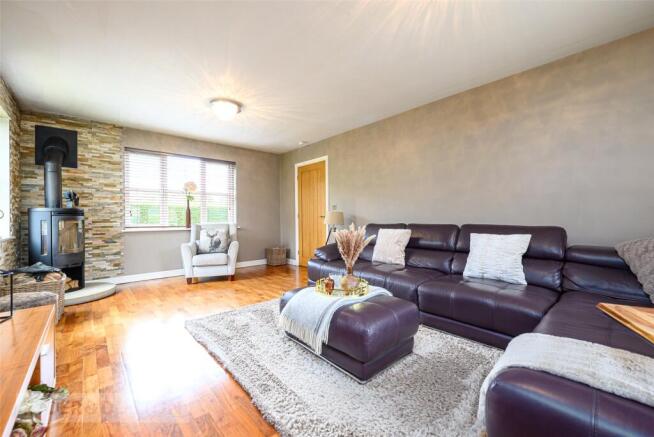 4 bed Detached for sale Image 5
