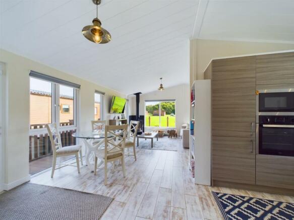 2 bed Park Home for sale Image 5