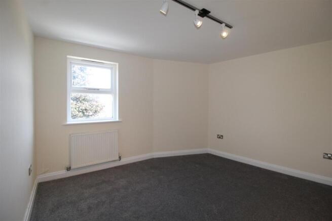 2 bed Apartment to rent Image 6