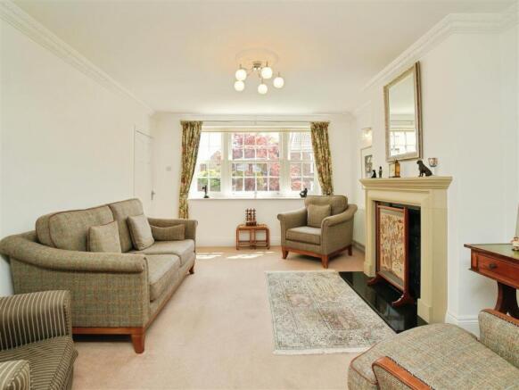 5 bed Detached for sale Image 5