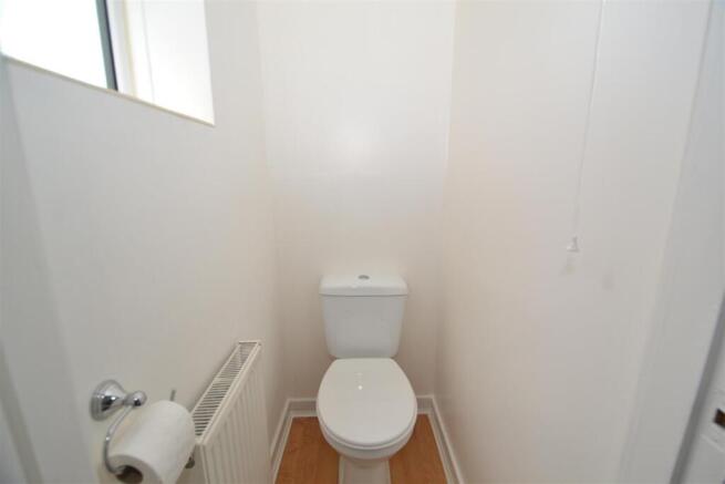 2 bed Terraced to rent Image 9