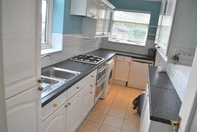 FITTED KITCHEN