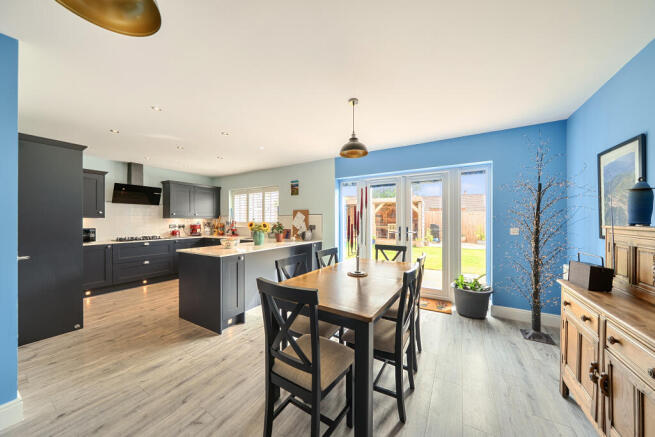 5 bed Detached for sale Image 5