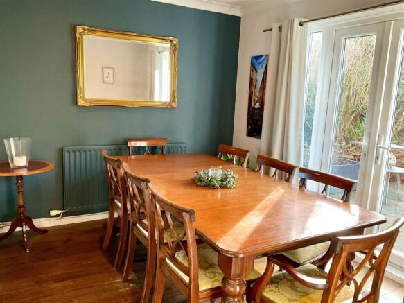 Dining Room pic2.jpg
