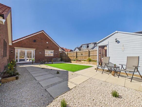2 bed Detached Bungalow for sale Image 11