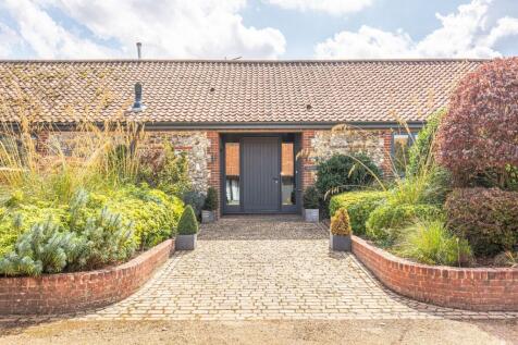 Exceptional Barn Conversion in Brancaster at the End of a Discreet Drive