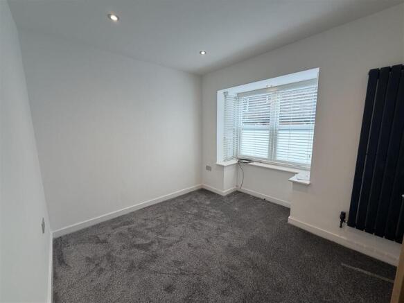 2 bed Semi-Detached to rent Image 5