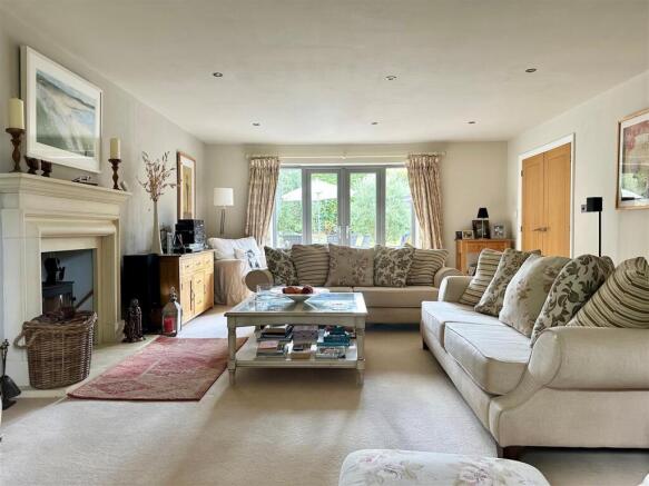 Living Room 1.jpg