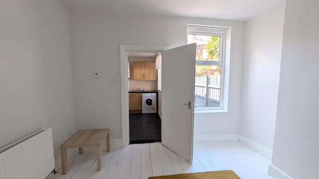 3 bed Terraced to rent Image 6