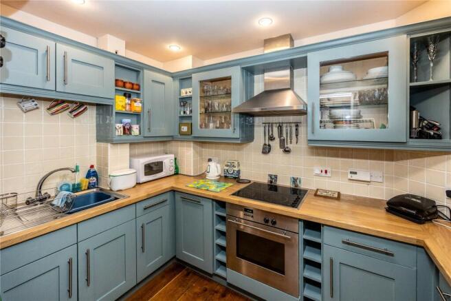 2 bed Apartment for sale Image 11