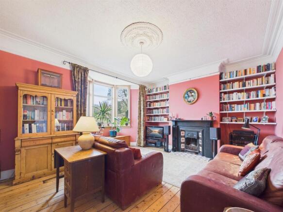 BEDROOM/SITTING ROOM