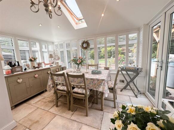 Dining room .jpg
