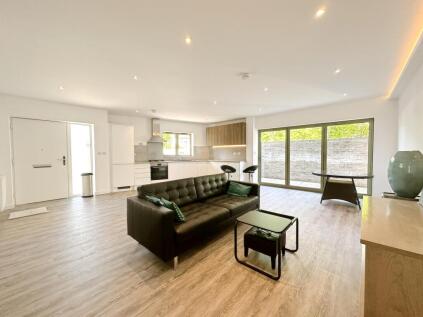 Brook Mews, Palmers Green, N13