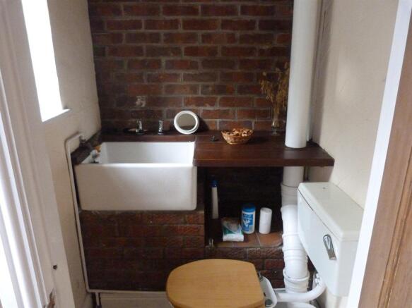 Downstairs Cloakroom/wc