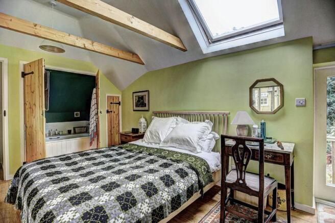 Bedroom in con...