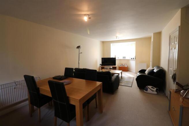 Sitting / Dining Area