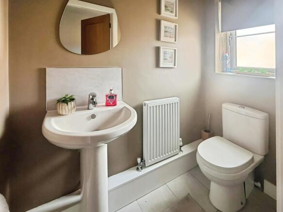 3 bed Semi-Detached for sale Image 6