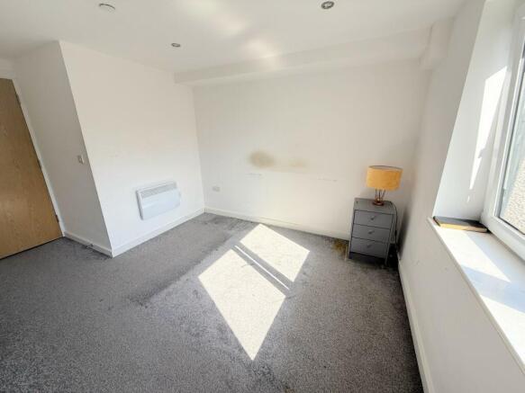 2 bed Flat to rent Image 12