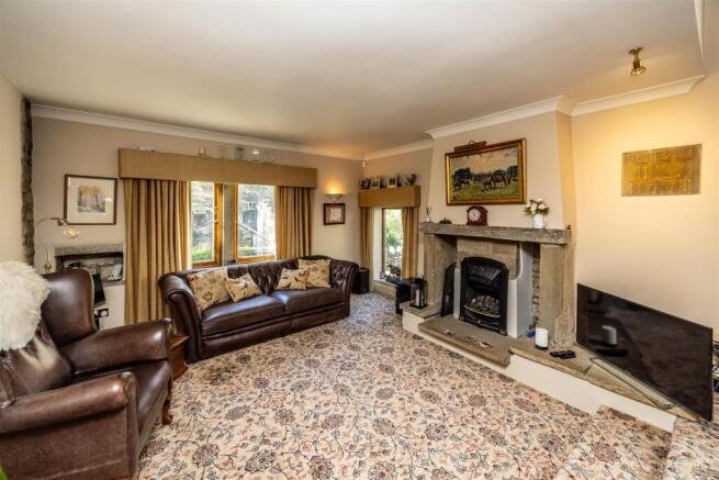 4 bed House for sale Image 9