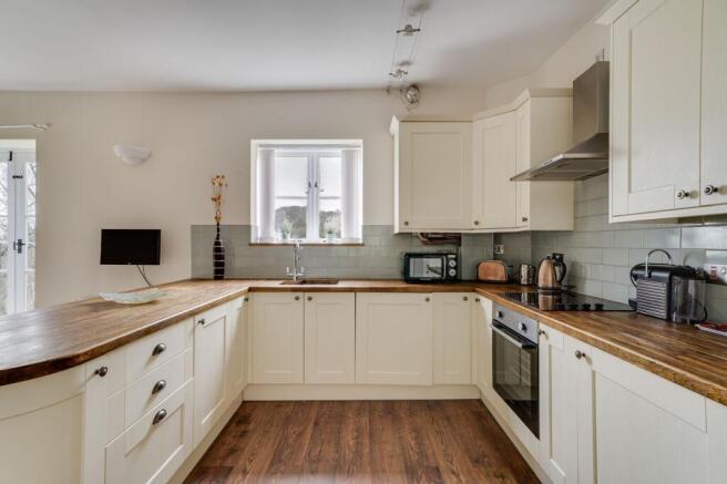 St. Lukes Road, Ironbridge, TF8 photo 4