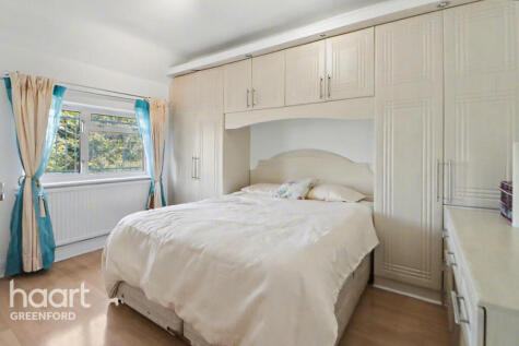 Pembroke Road, Greenford
