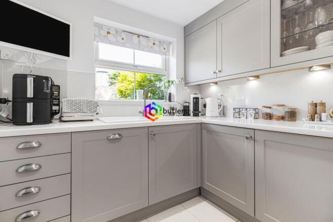 4 bed Detached for sale Image 12