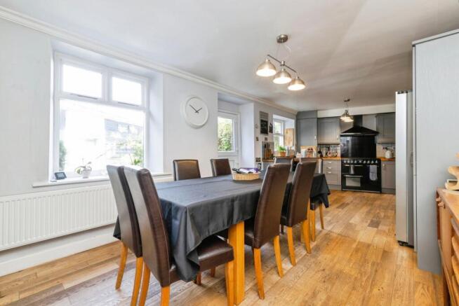 3 bed Semi-Detached for sale Image 7