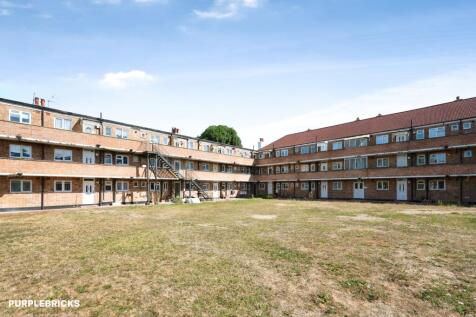 Oakhall Drive, Sunbury-on-Thames, TW16