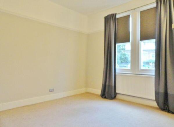    LOUNGE      -    