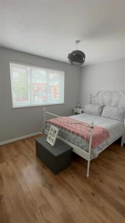 Bedroom 1.jpg