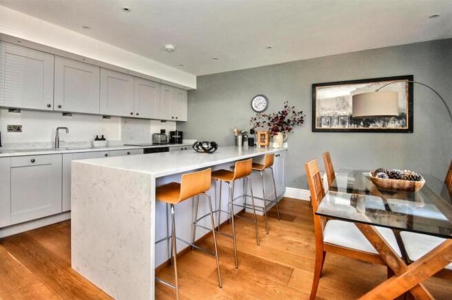 Living Kitchen/Dining Room