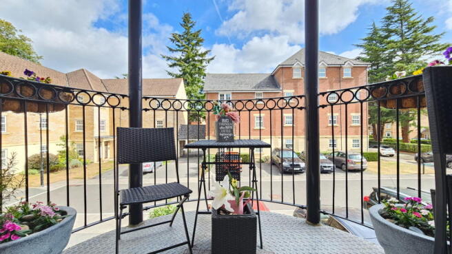 Telford Court, Old College Road, Newbury, RG14 1TF photo 4