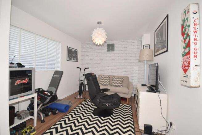 B5 - TV ROOM.JPG