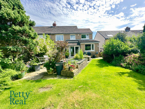 4 bed Semi-Detached for sale Image 9