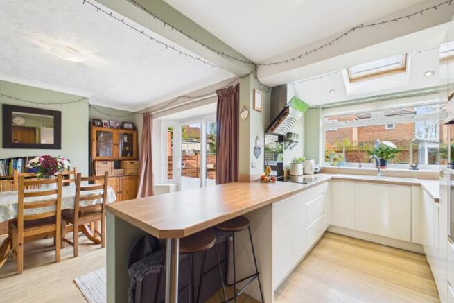 CAM02279G0-PR0069-STILL004