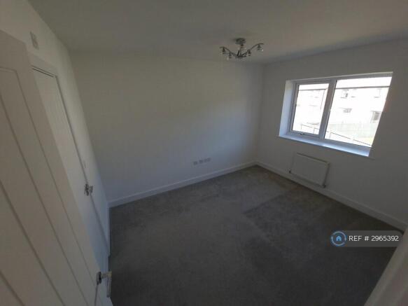 3 bed Semi-Detached to rent Image 12