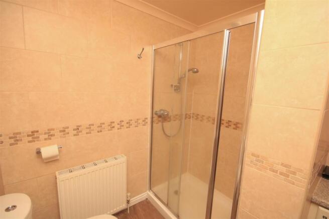 EN-SUITE SHOWER ROOM