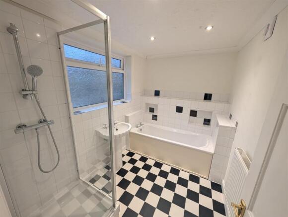 2 bed End of Terrace to rent Image 10