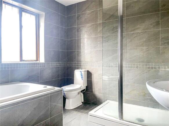 5 bed Detached for sale Image 7