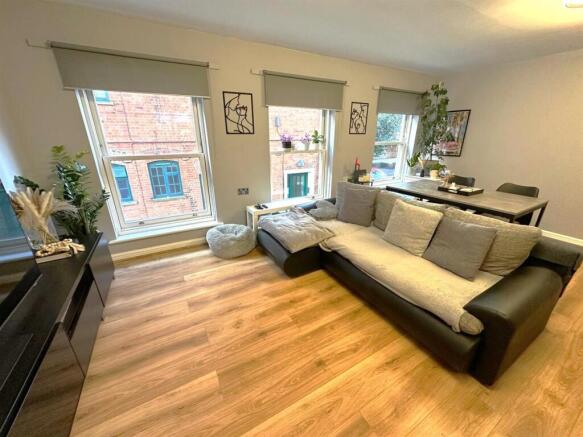 Living Room 1.jpg