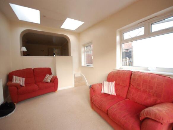 LOUNGE 1